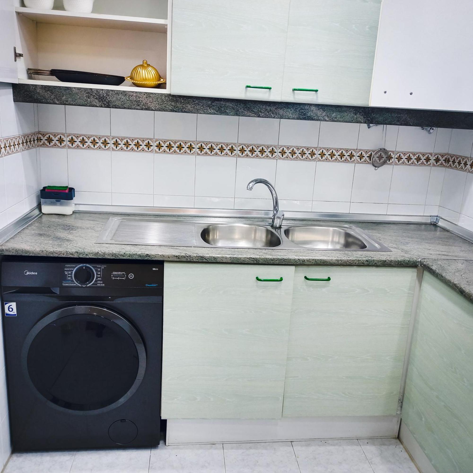 Nouveau Appartement Au Plein Centre Ville En Face Hilton & La Gare De Train Tgv M2 Tangier Exterior photo